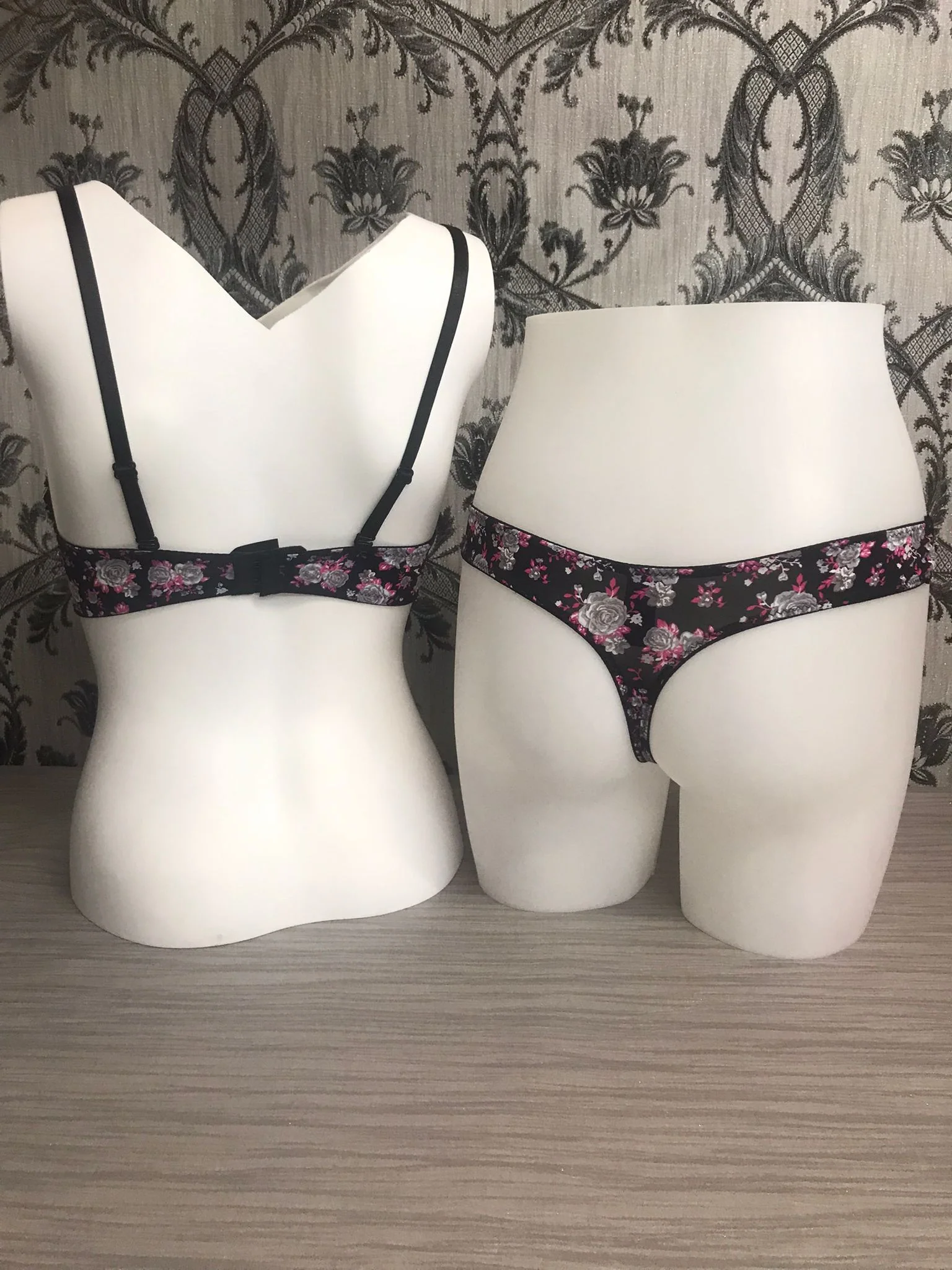 P124452-B915B Victorian Rose Thong - Image 2