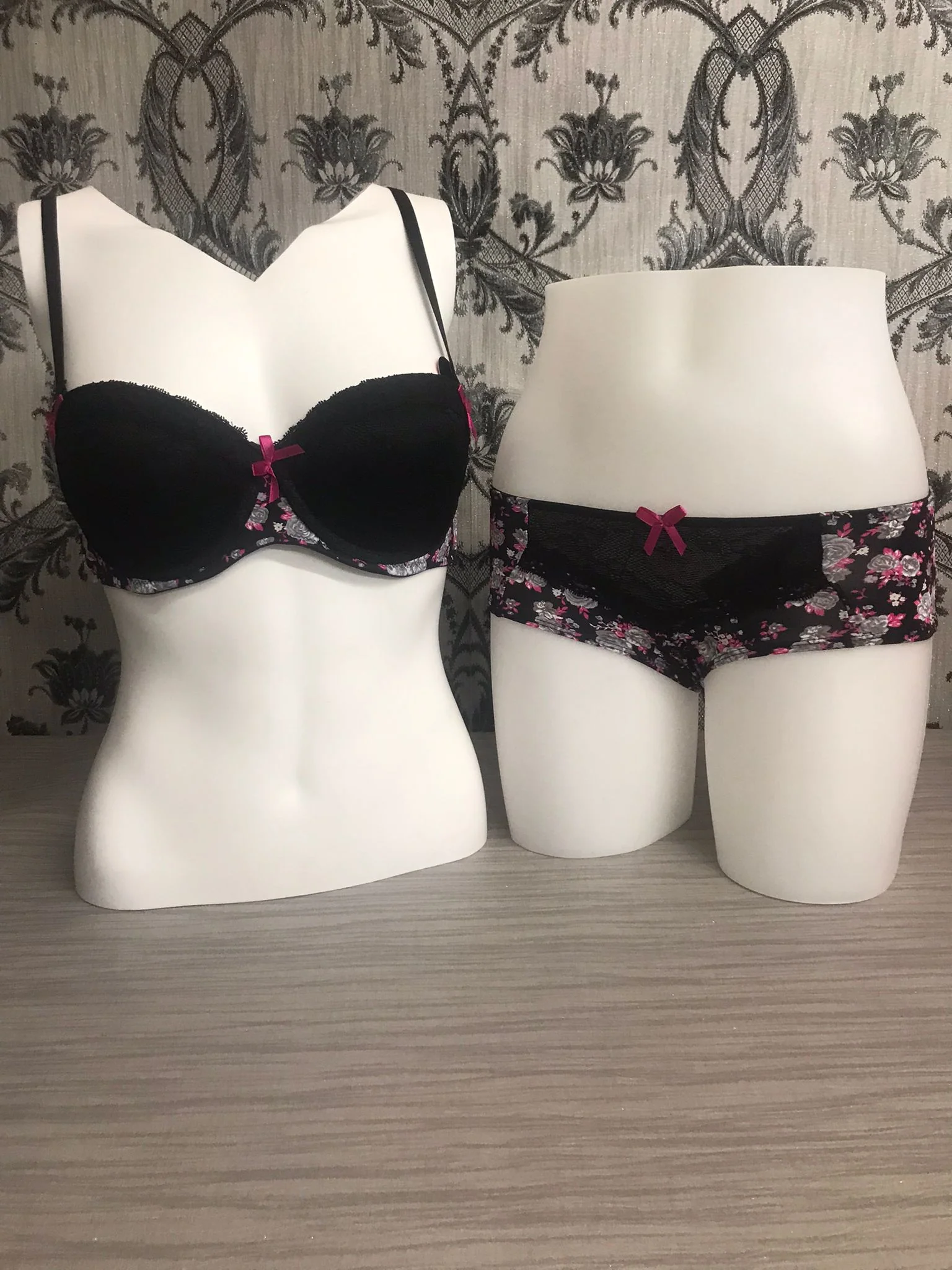 P154452-B915B Victorian Rose Hipster